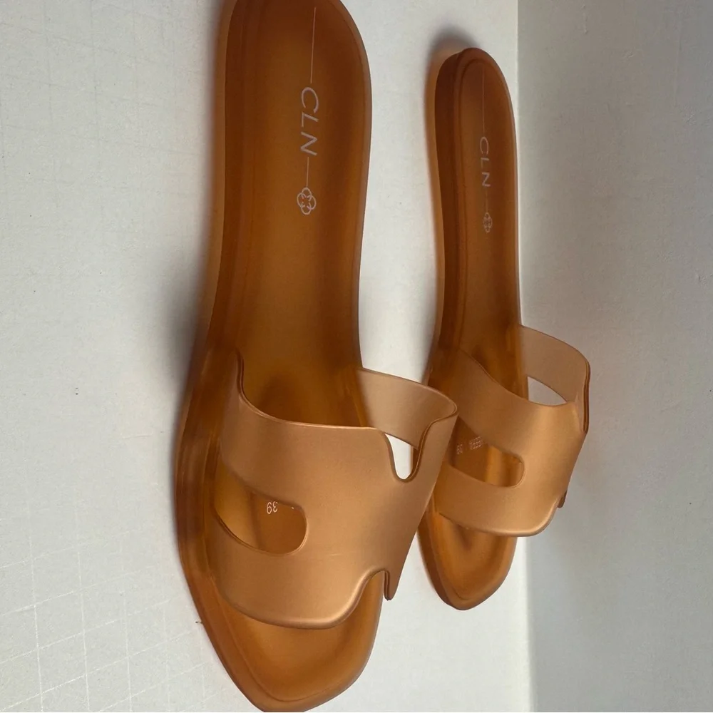 CLN size 8, UK 6, EUR 29 Women's Slide Sandals - Picture 2 of 10